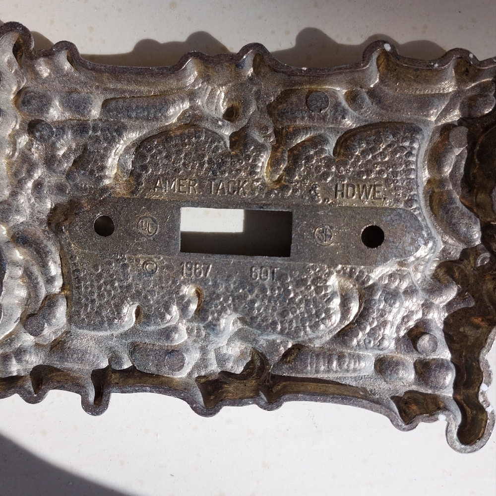 VINTAGE 1967 American Tack & Hardware Co. Wall plates, Rose, Lightswitch cover - Picture 8 of 8